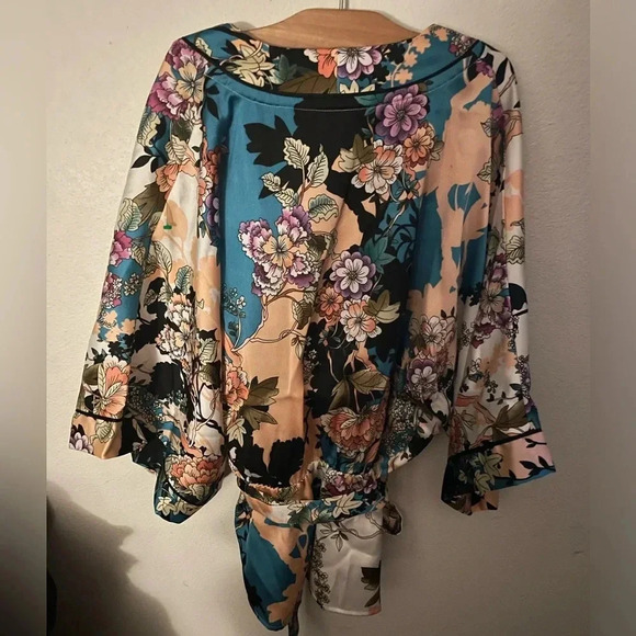 GUESS Shakira Floral Print Kimono Top Size Small Turquoise Pink - Picture 5 of 5